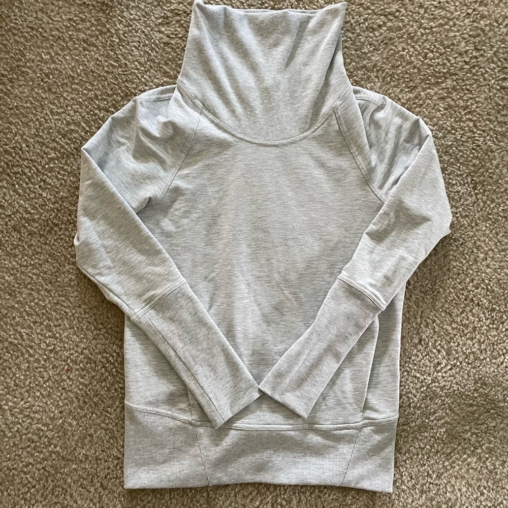 lululemon Turtleneck Pullover Sweatshirt Light Gray size 2 Worn Twice!